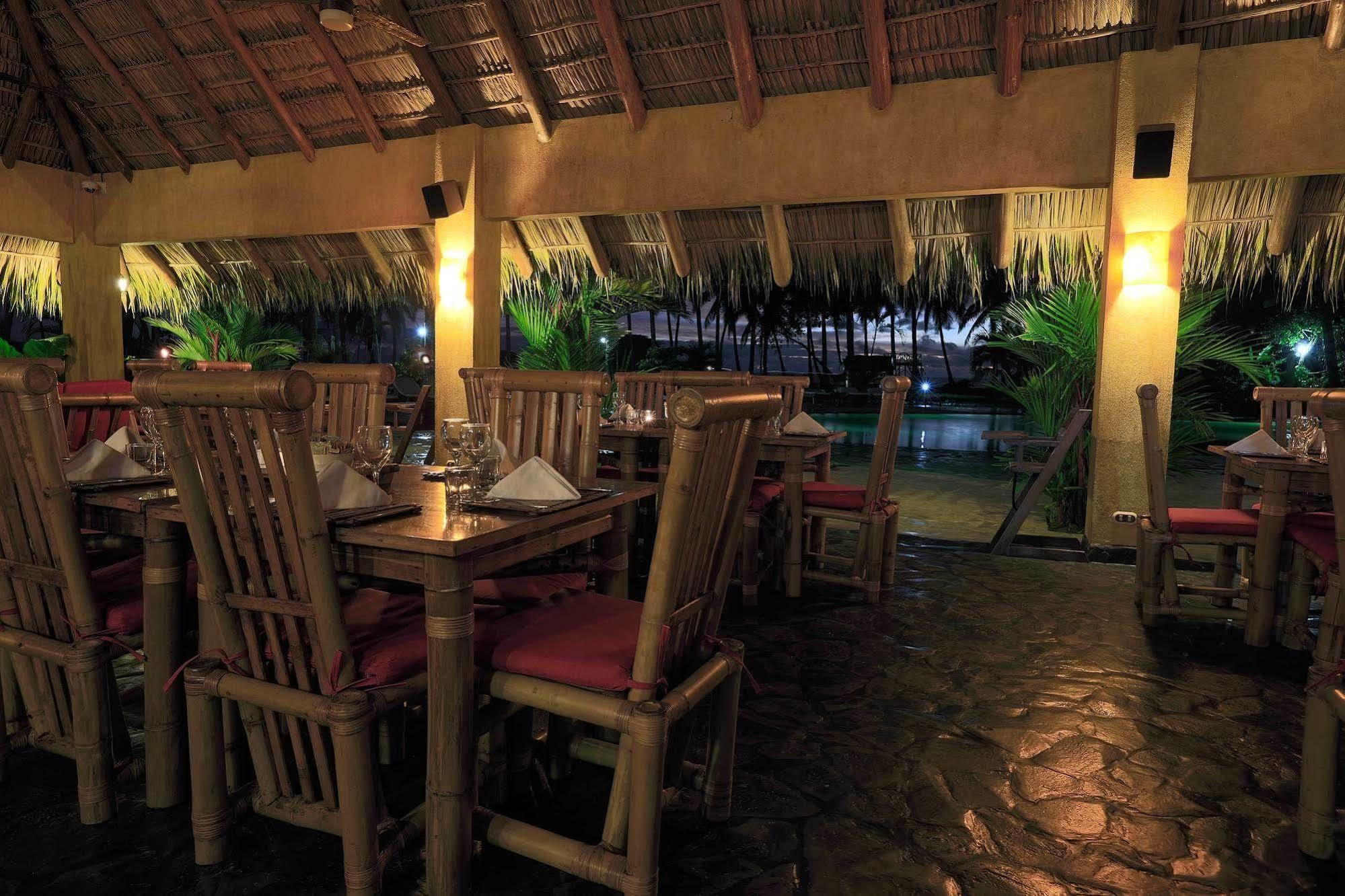 Clandestino Beach Resort Parrita Extérieur photo