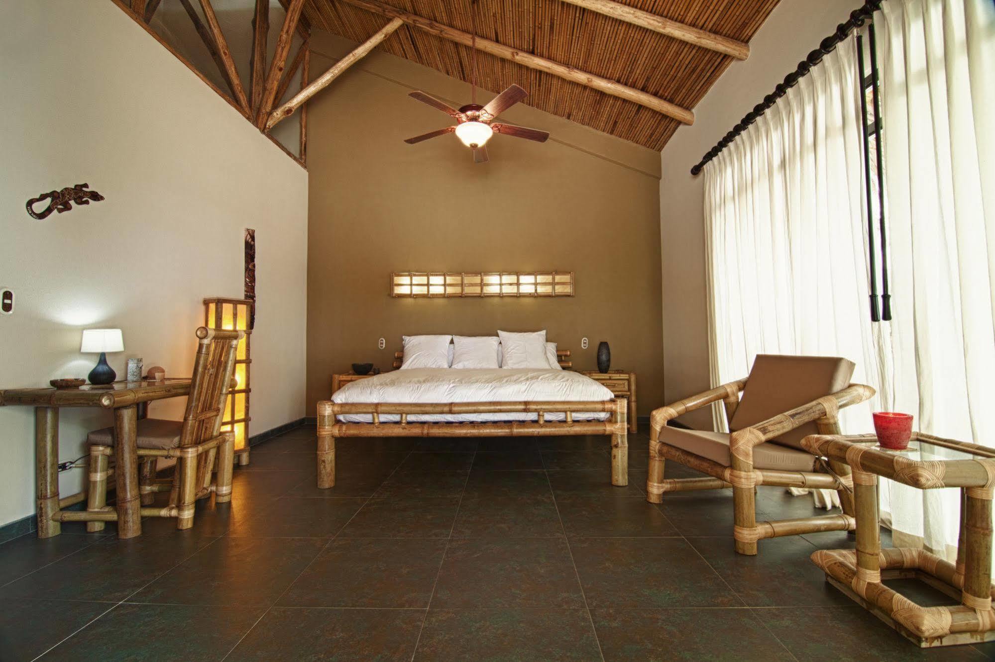 Clandestino Beach Resort Parrita Extérieur photo