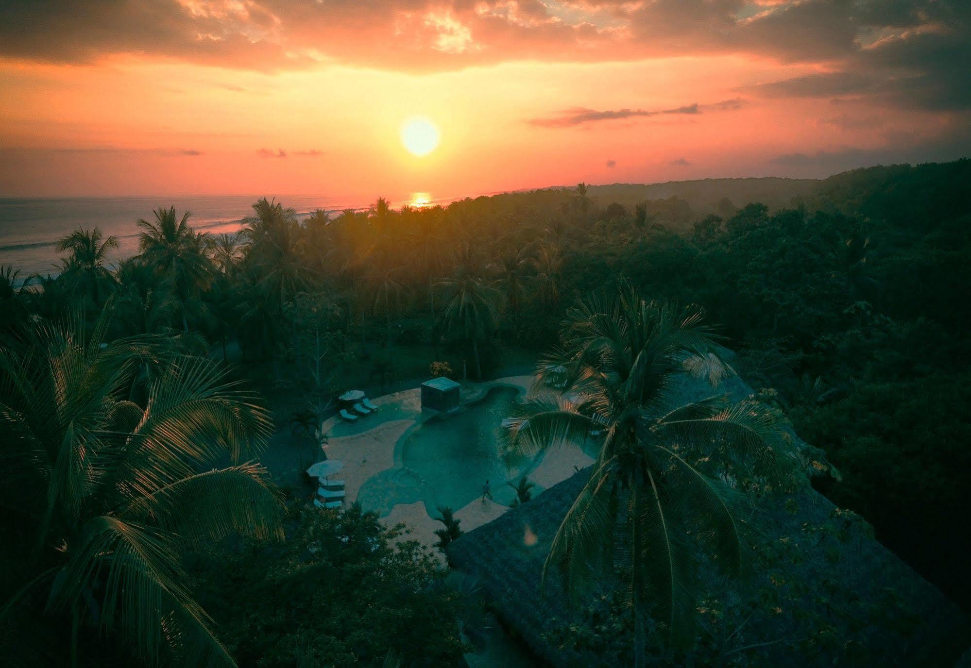 Clandestino Beach Resort Parrita Extérieur photo