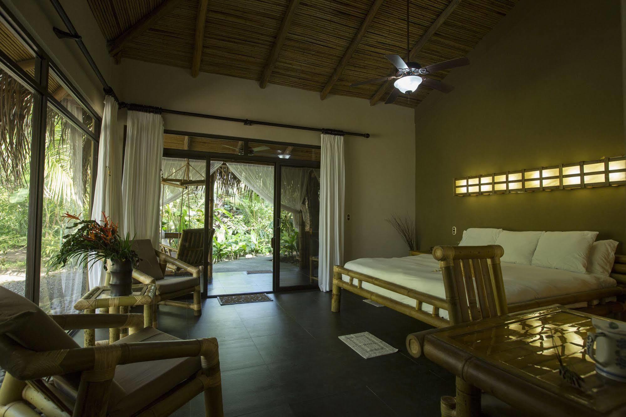 Clandestino Beach Resort Parrita Extérieur photo