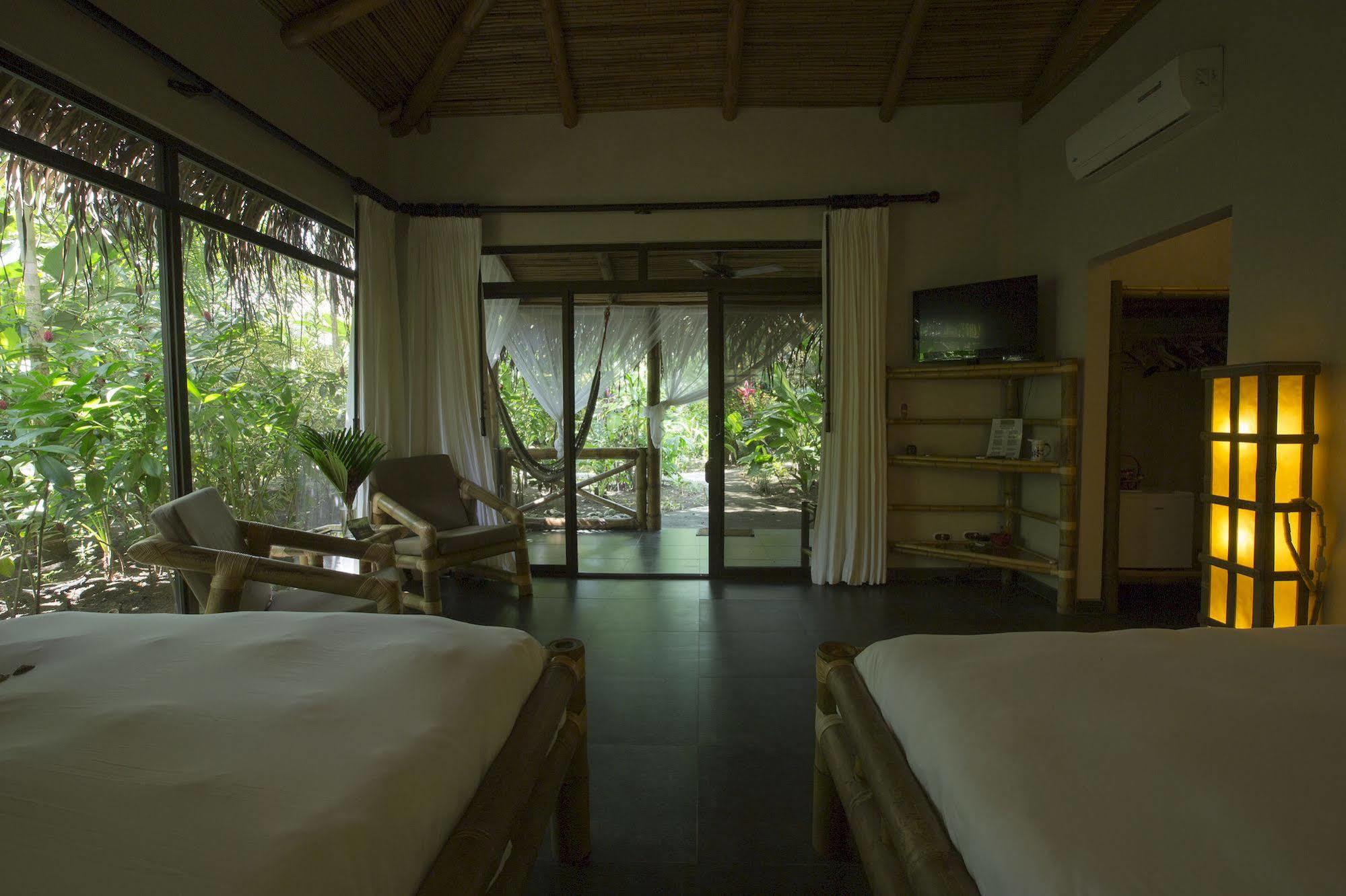 Clandestino Beach Resort Parrita Extérieur photo