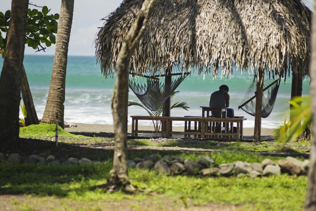 Clandestino Beach Resort Parrita Extérieur photo