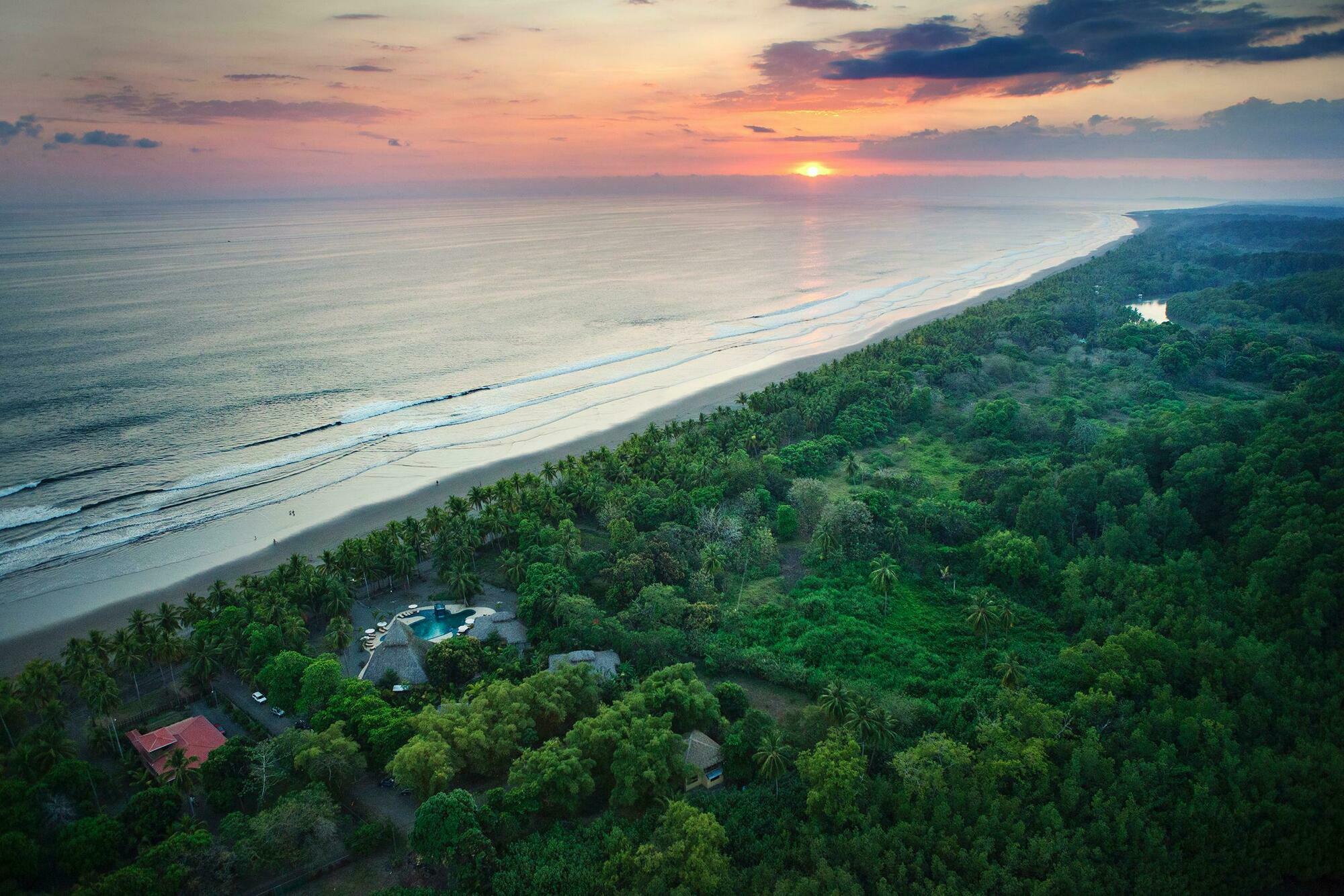 Clandestino Beach Resort Parrita Extérieur photo